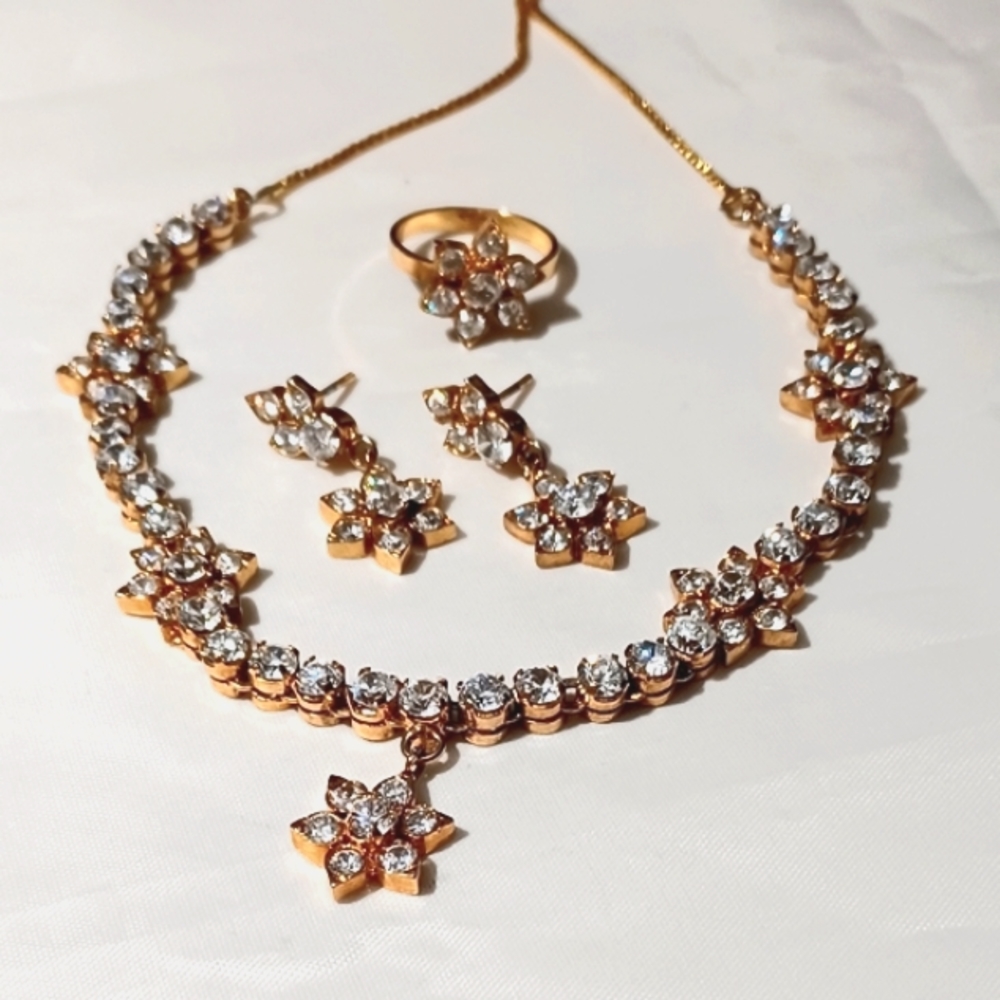 GOLDEN CLEAR CRYSTALS NECKLACE RING EARRINGS SET